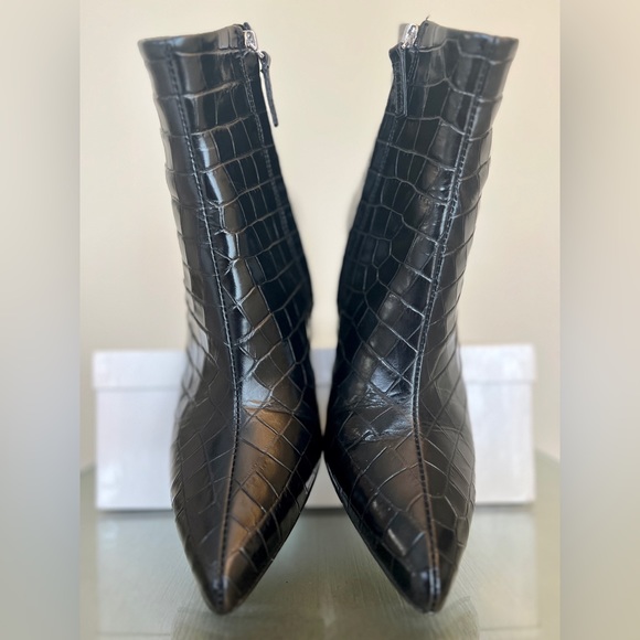 Alice and Olivia Delanie Crocodile Print Leather Ankle Boots size 38 (8) - Picture 4 of 9